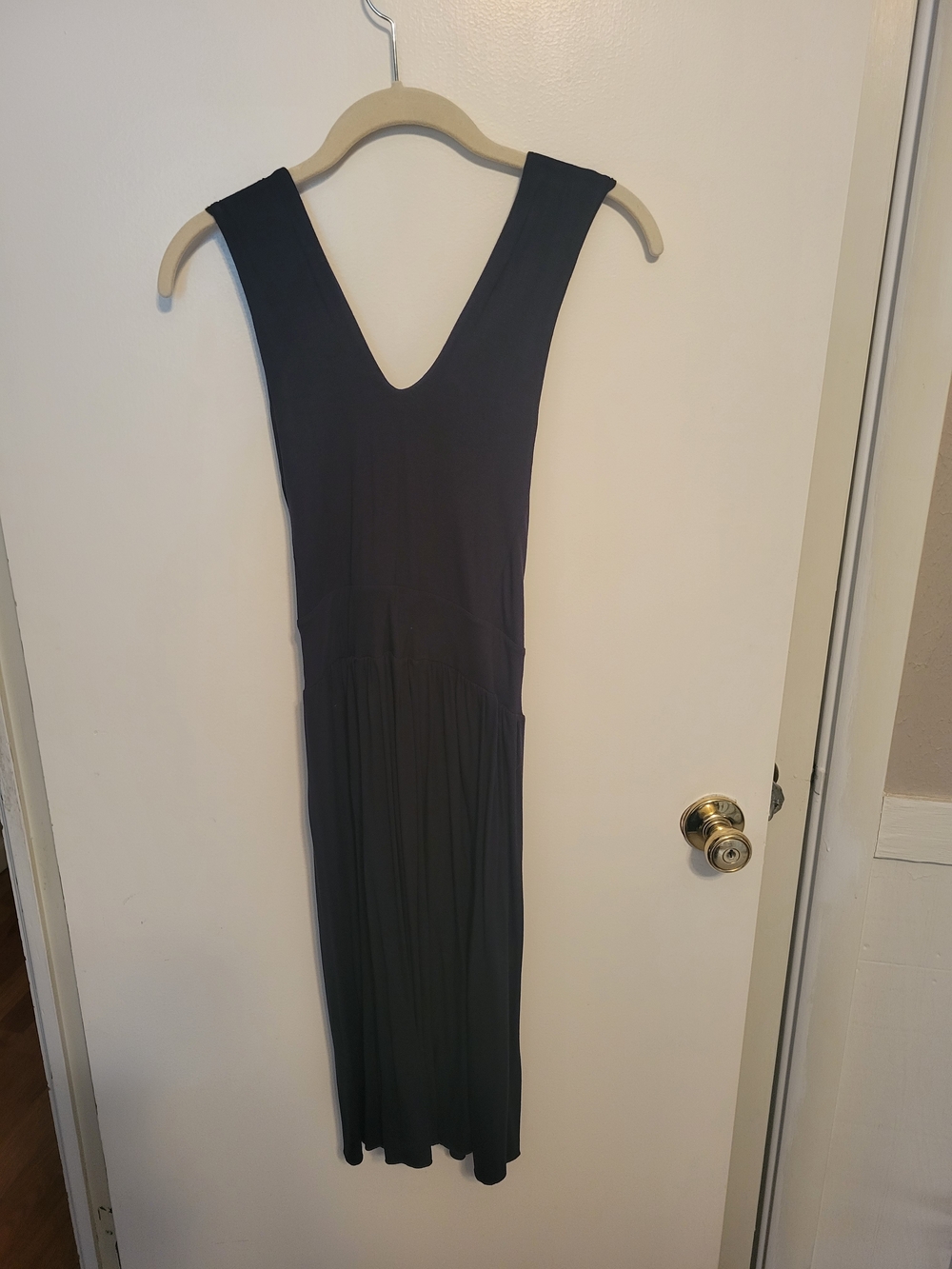 Sleeveless Black V-Neck Midi Dress